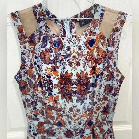 ASTR Women’s Blue Floral Fit & Flare Dress Size Small Mesh Back Cutout Sleeveles - Picture 3 of 8